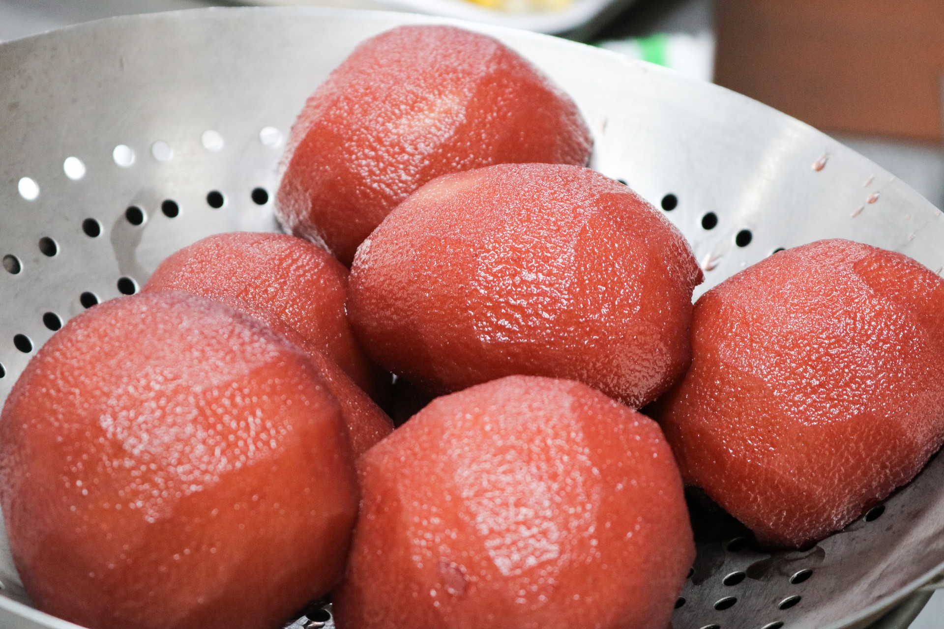 1663222478563209.jpg 攝圖網_500829135_banner_剛盛出來的紅酒燉梨(企業商用).jpg